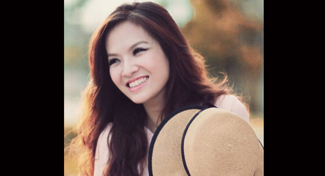 Đan Lê được biết đến là một ca sĩ trước khi cô đảm nhiệm vị trí dẫn chương trình trong Chương trình thời tiết của VTV